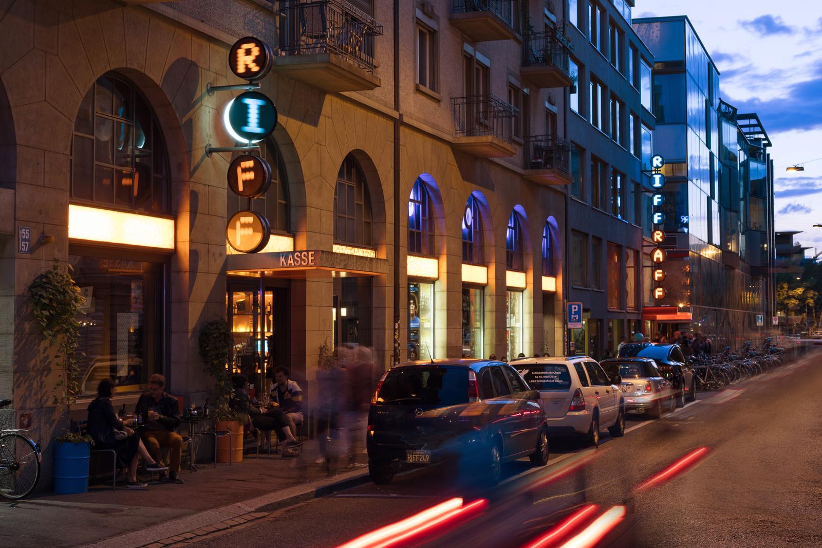 Eine Brücke zwischen Kino  und Digitalem